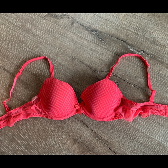 Red Ruffle Trim Marie Jo Bra 32C - Picture 2 of 6